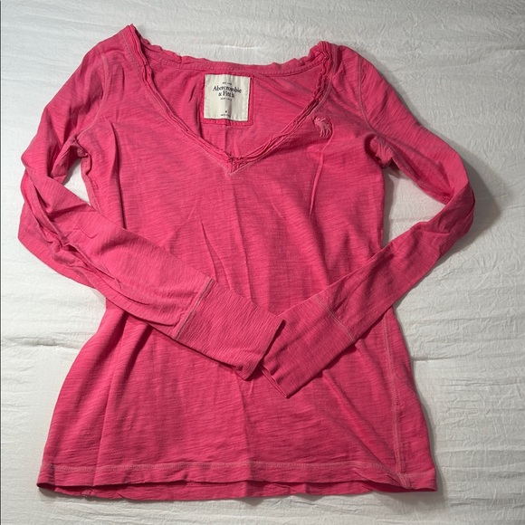 Abercrombie & Fitch Vibrant Pink V-Neck Long Sleeve Tee - Picture 1 of 3